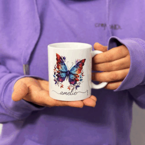individuelle Tasse mit Schmetterling und Wunschname von creMoNDi sublimiert